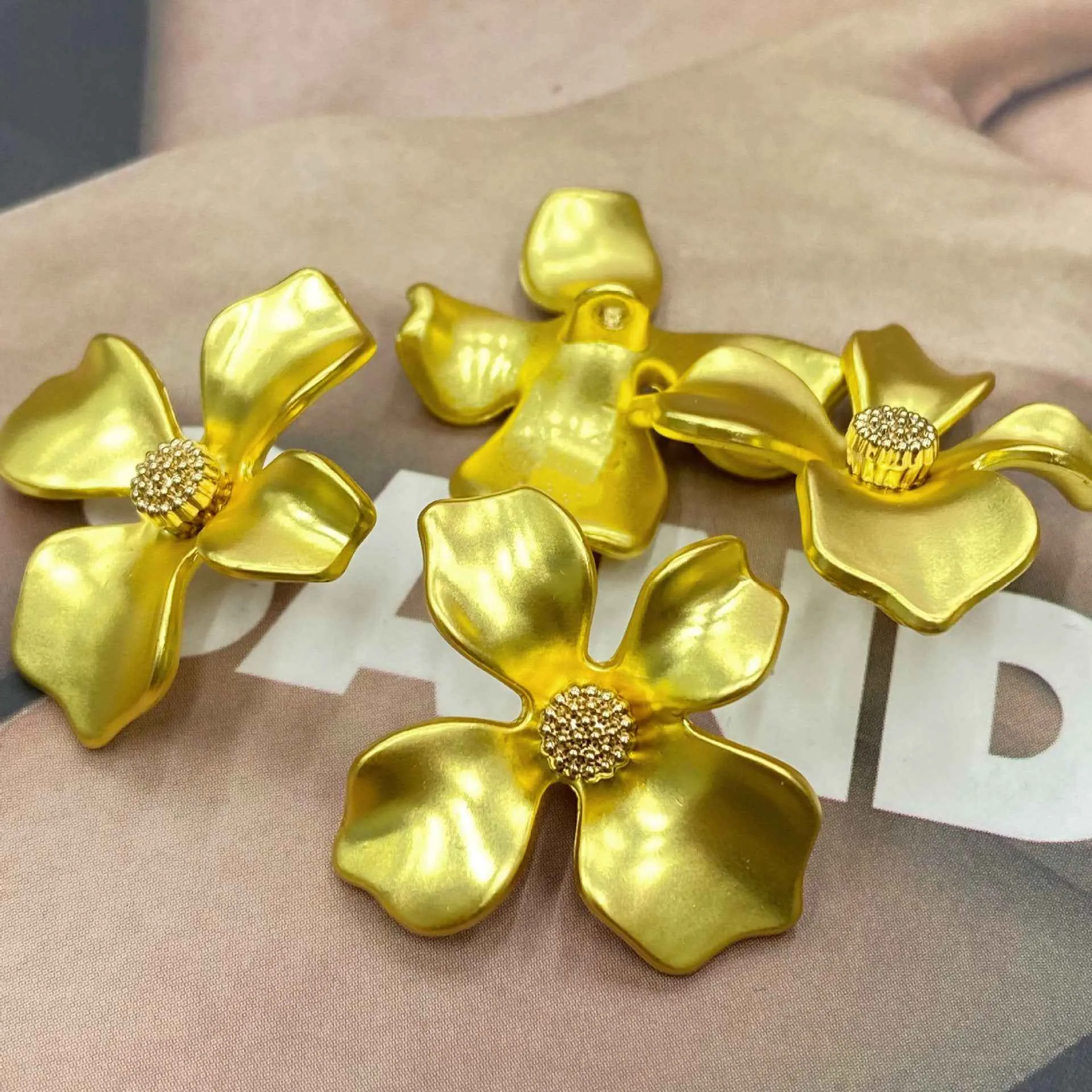 28mm Four-Petal Flower Metal Shank Buttons for Clothing 10pcs