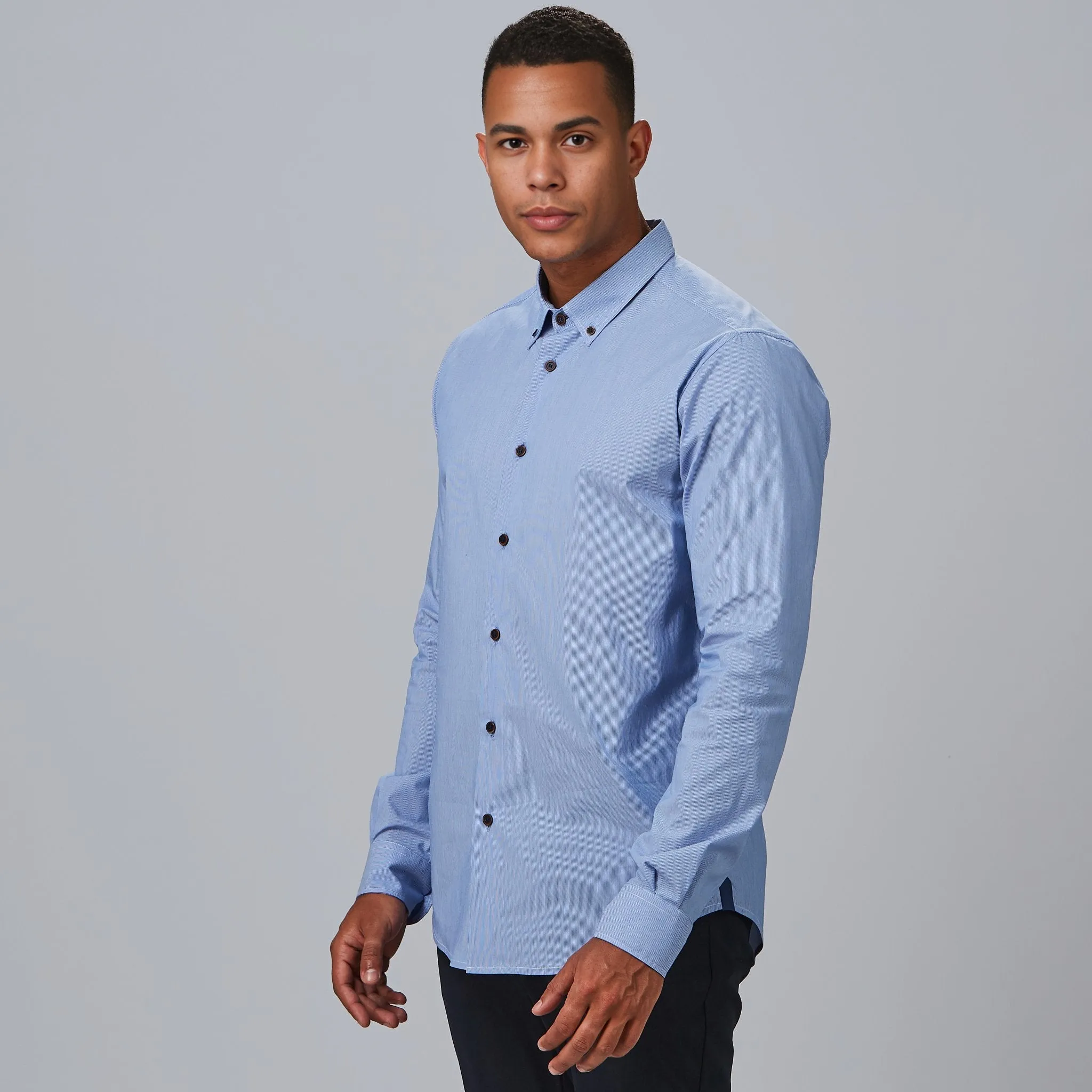 Camisa Slim Fit masculina com padrão de riscas Leonardo