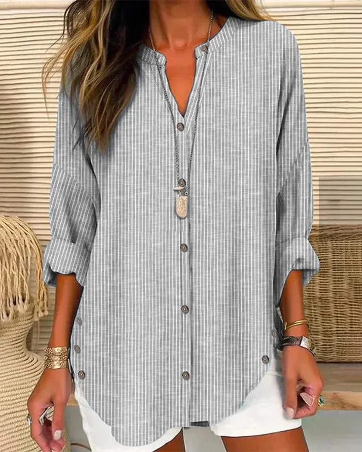 Charm of nonchalance – loose-fitting striped blouse