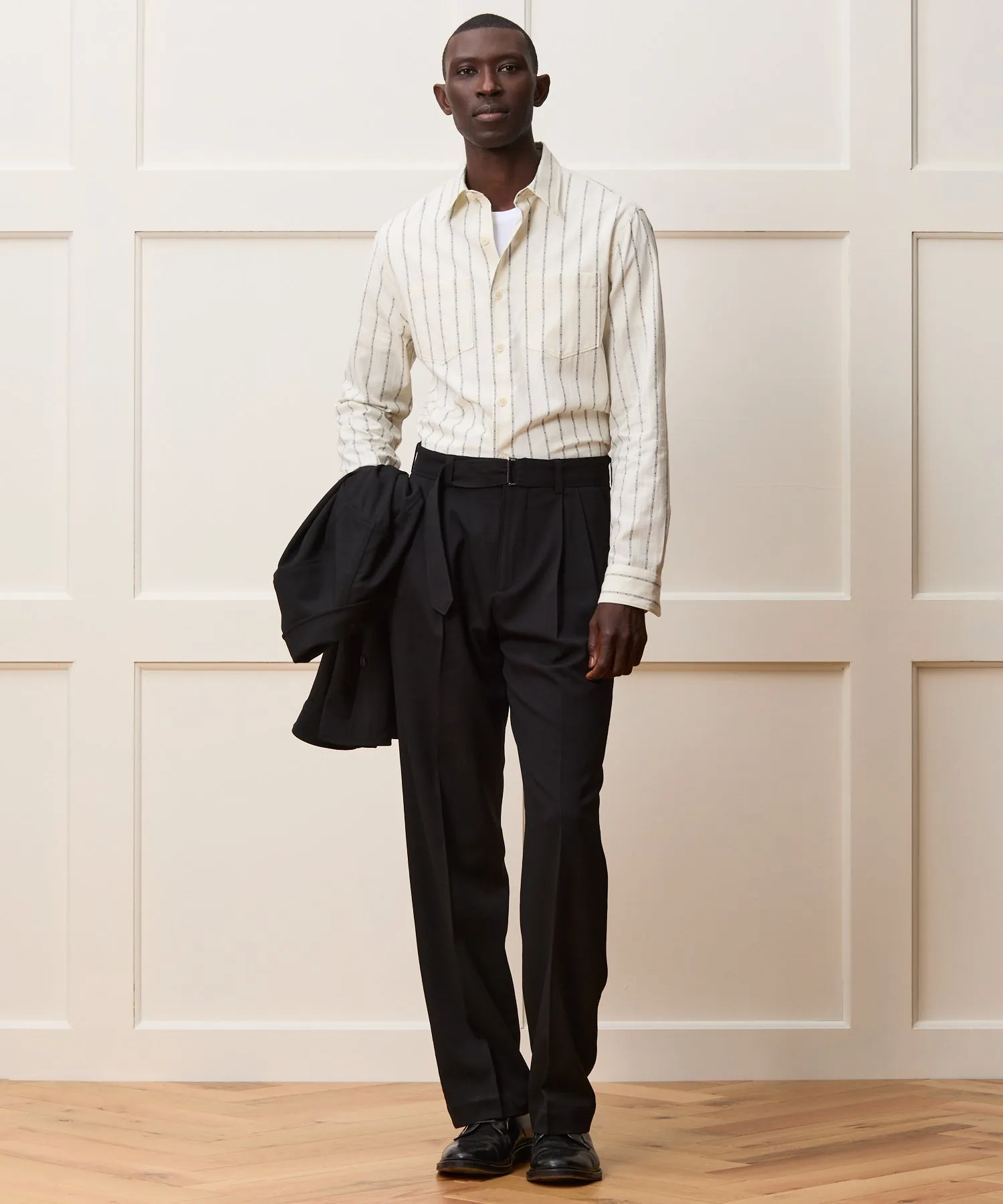 Classic Fit Dobby Two-Pocket Point Collar Shirt