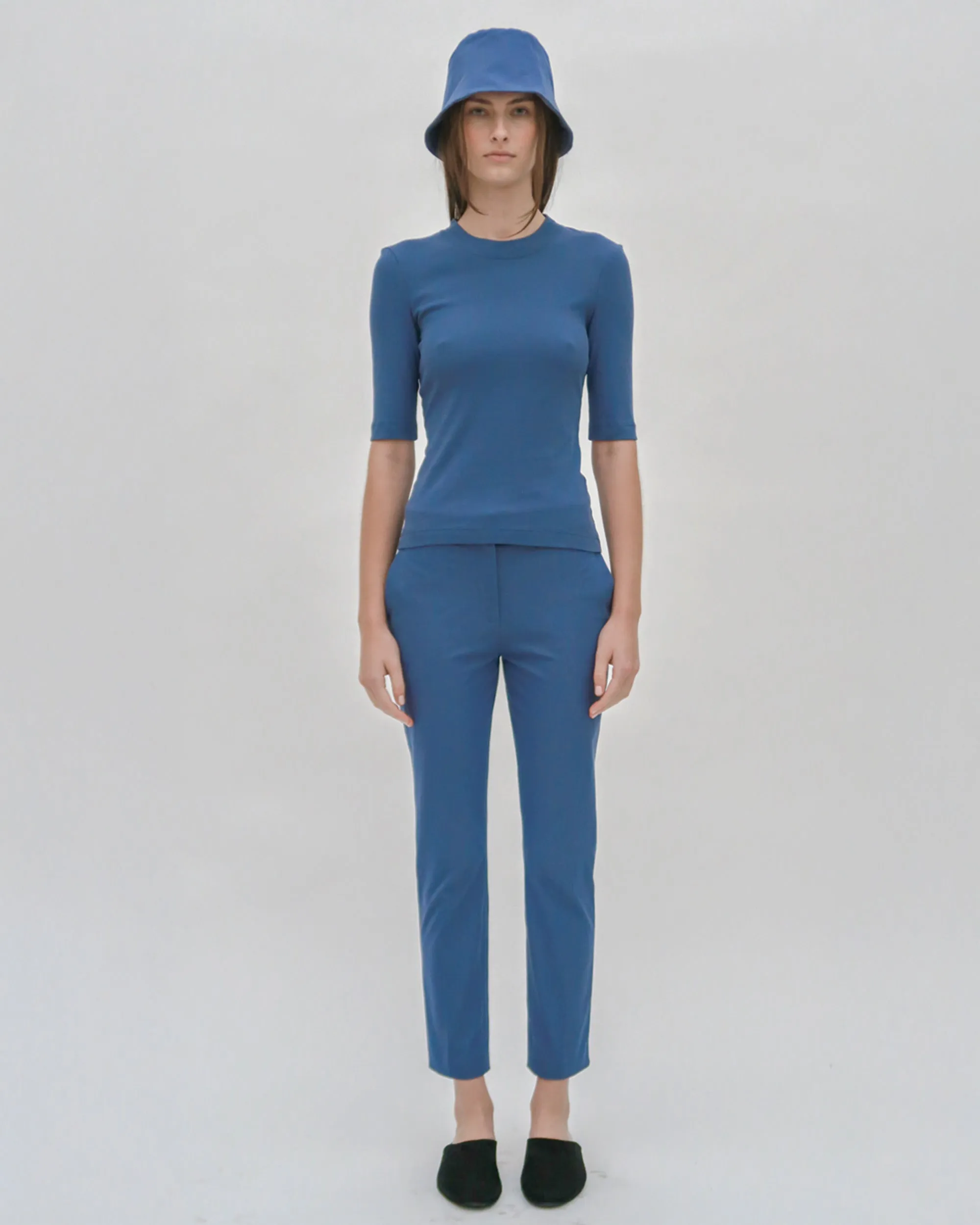 CROPPED SLEEVE T-SHIRT