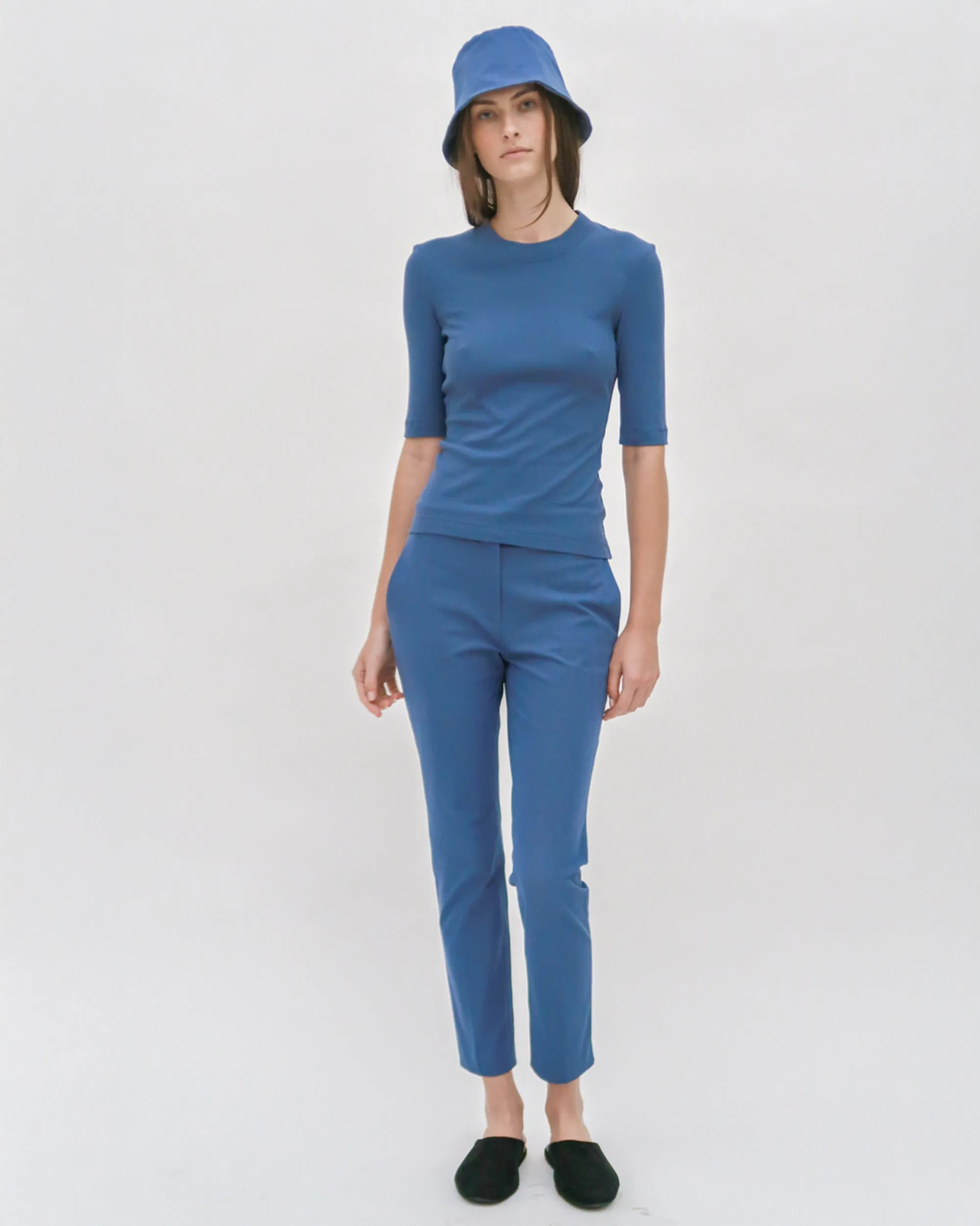 CROPPED SLEEVE T-SHIRT