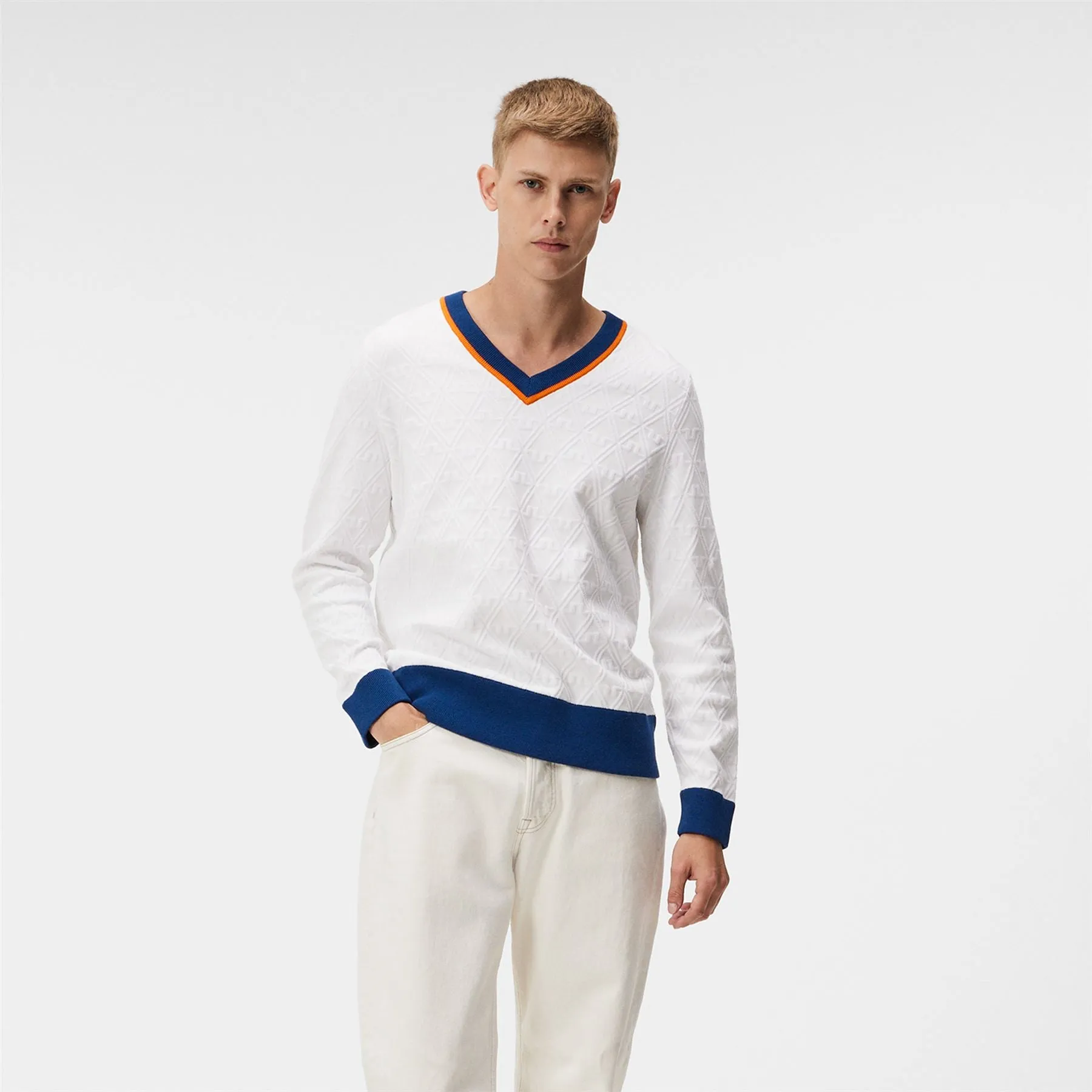 Finely Knitted Sweater White