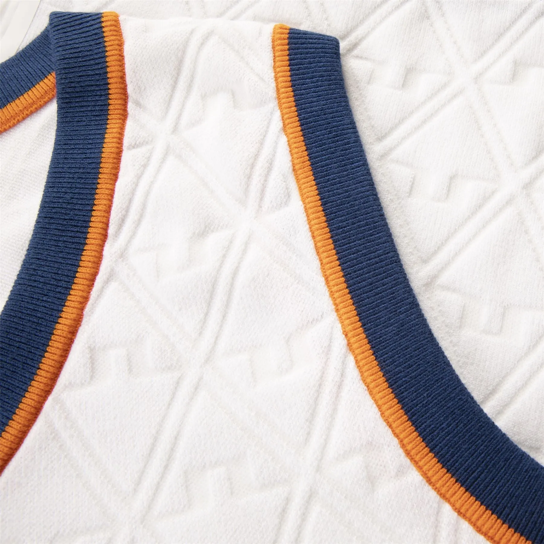 Finely Knitted Vest White