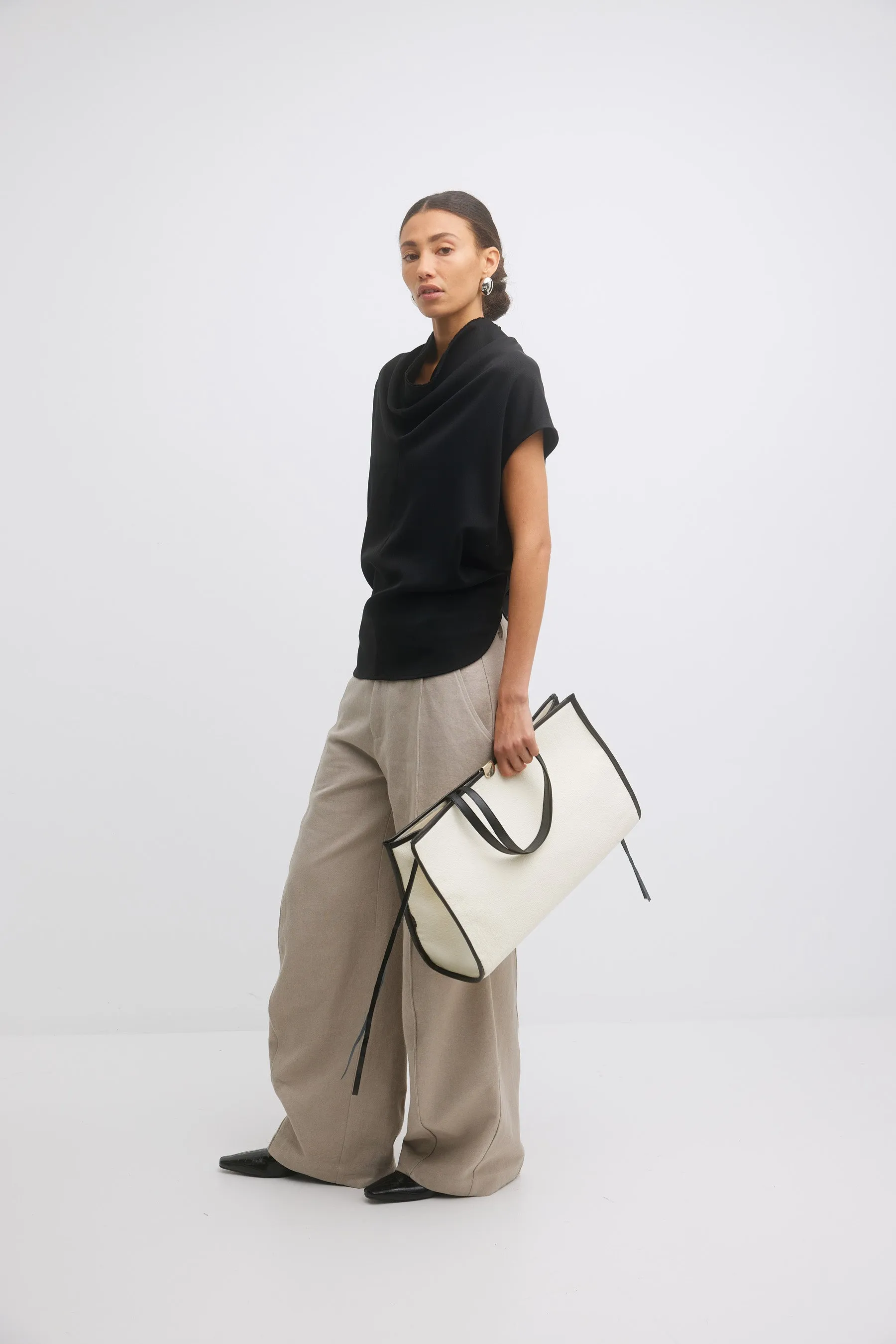 Gregory Ruffus Top - Black