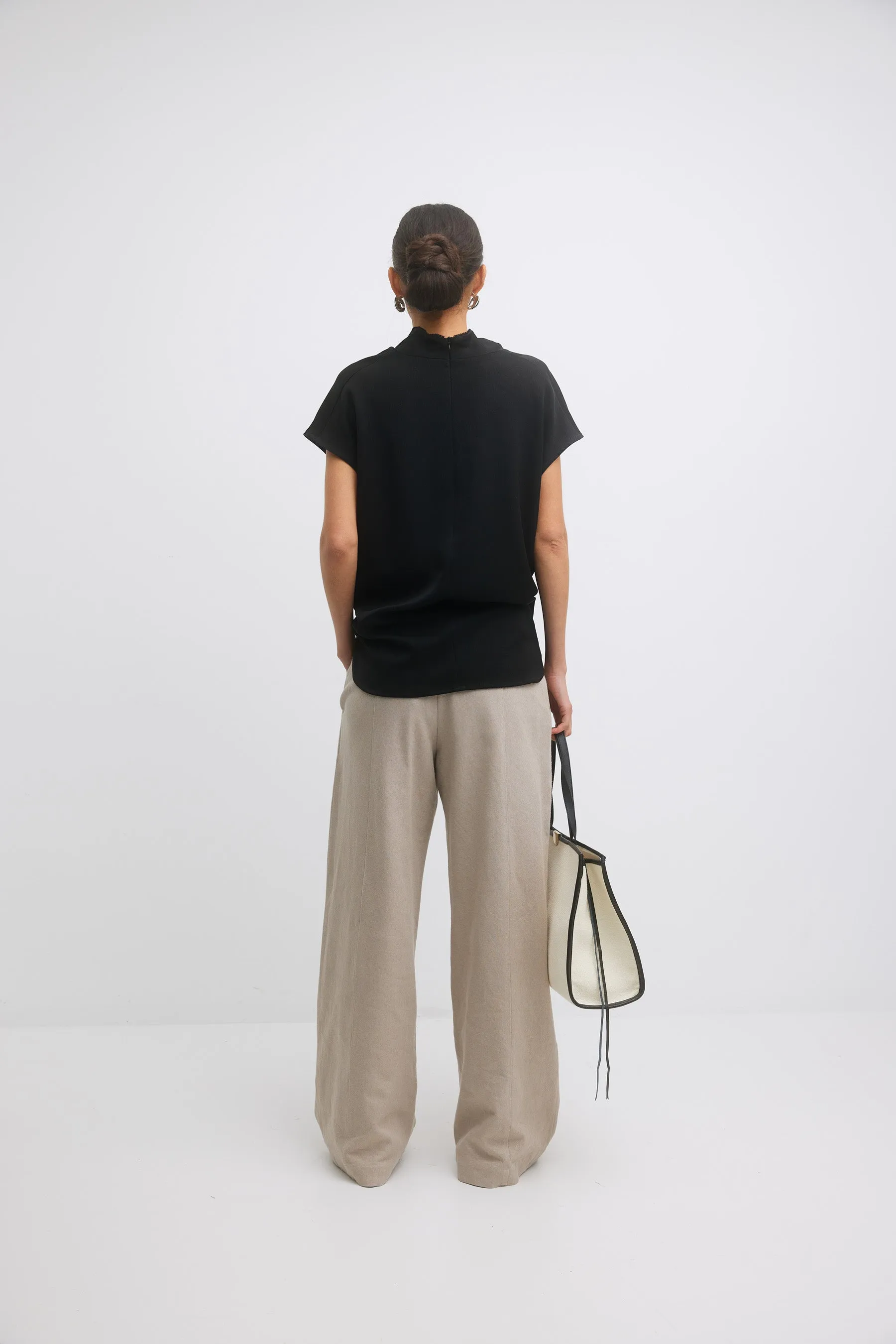 Gregory Ruffus Top - Black