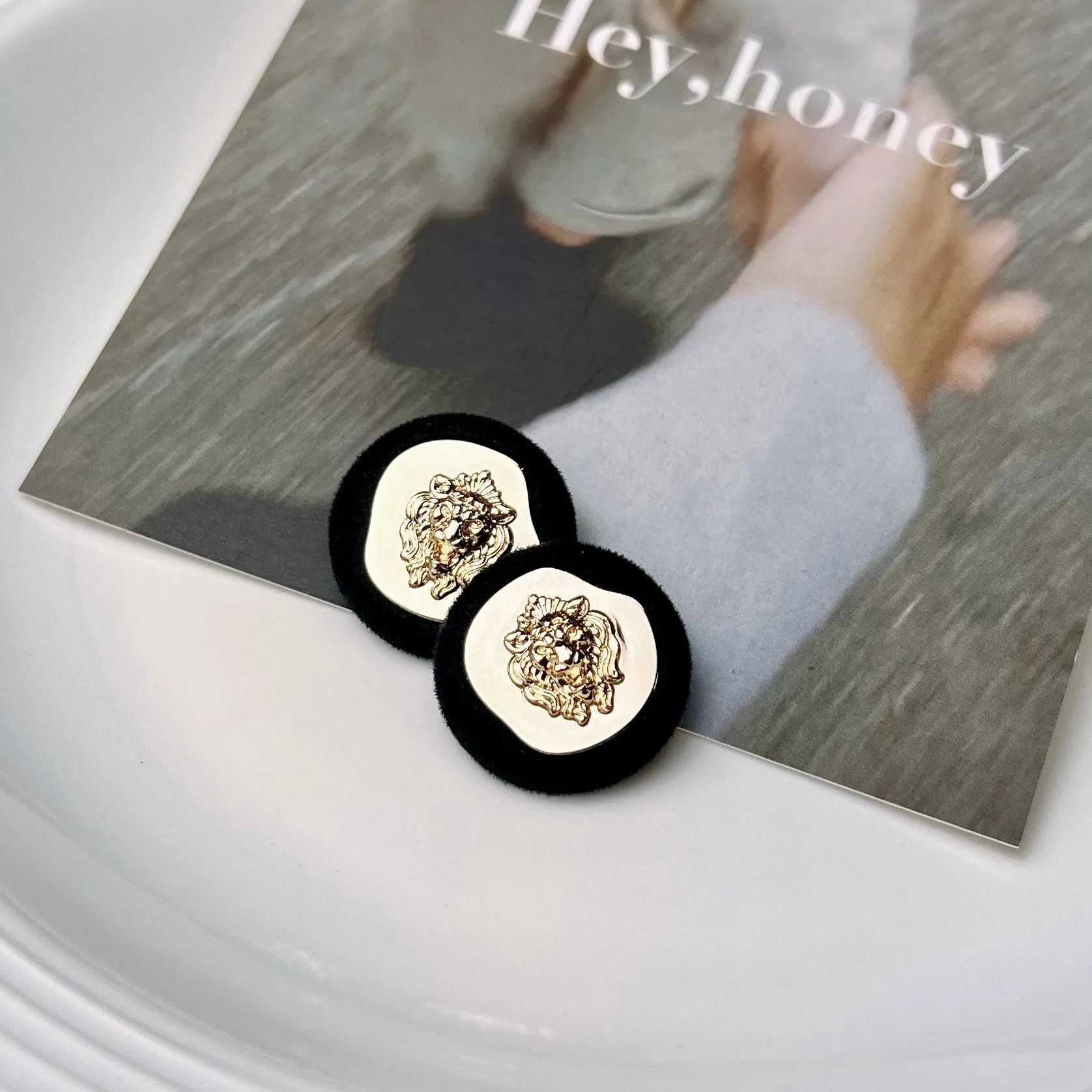 Lion Head Black Flocked Metal Button for Women’s Blazers 20pcs