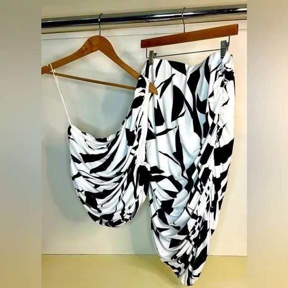 NWT-Abstract Print Matte Jersey Ruched One Shoulder Cropped Top and skirt  XL