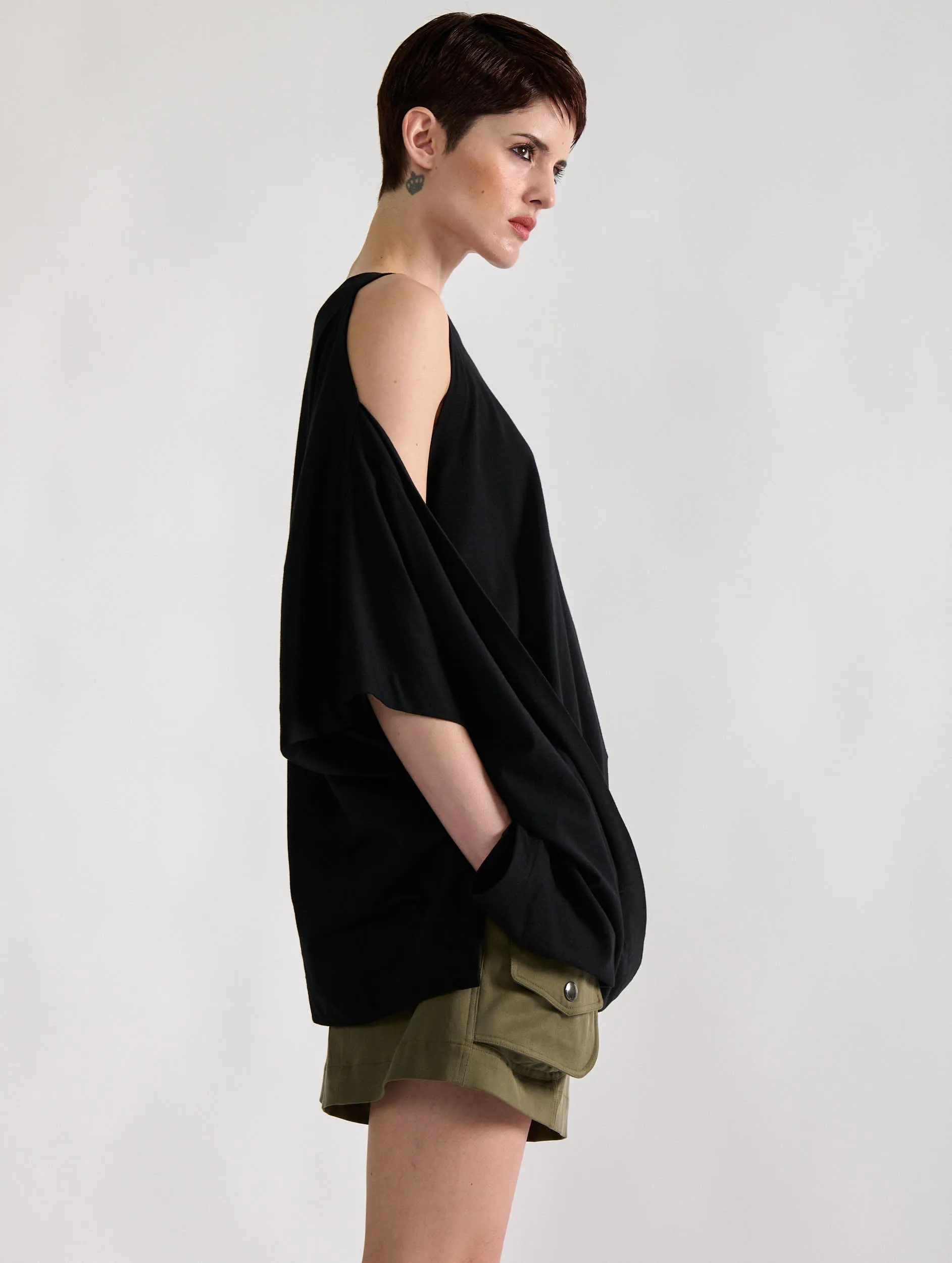 Oversized drape tee-shirt in black cotton jersey