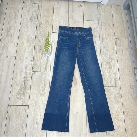SPANX Cropped Flare Raw Hem Jeans Size Xs